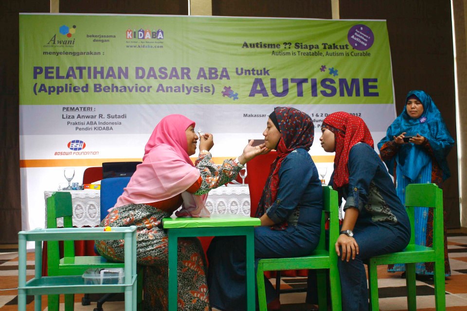 PELATIHAN ABA untuk AUTISME